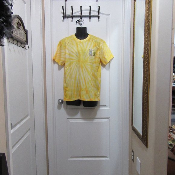 Mens Size Medium Short sleeve top NWOT - Picture 2 of 3